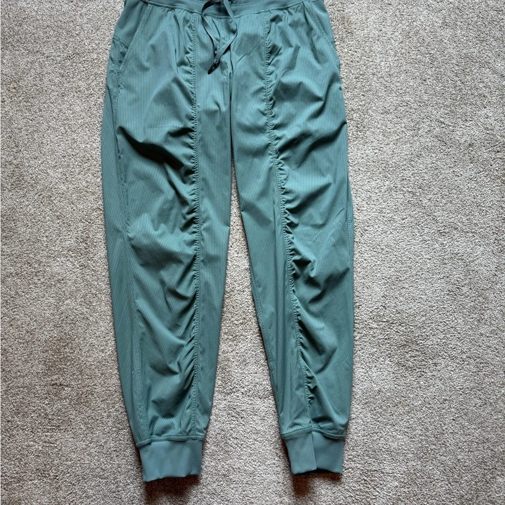 Lululemon Dance Studio bottoms! Selling all three paid together (never worn!) - Picture 4 of 13